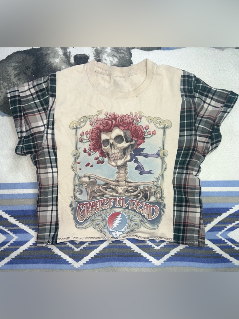 Short Sleeve Grateful Dead Reworked Graphic/Flannel Cropped T Shirt Size M